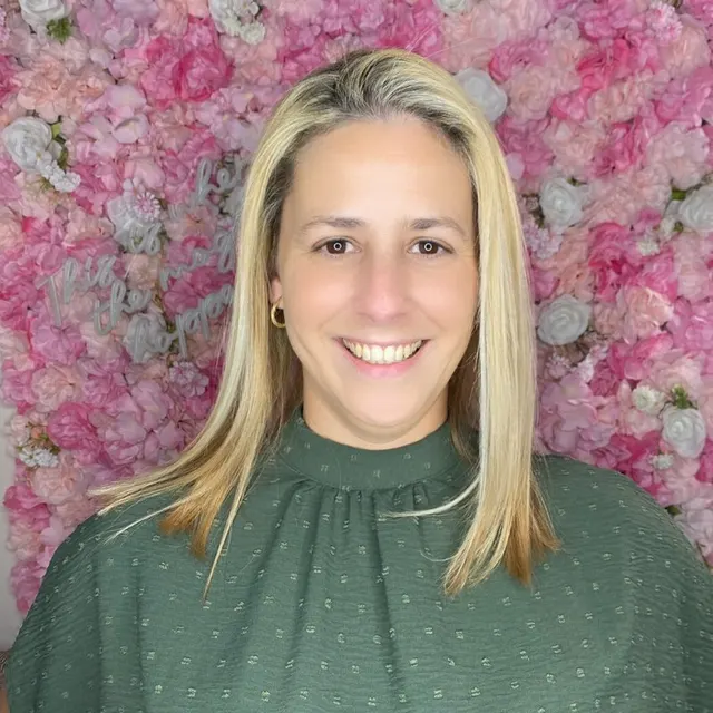 Thais Rosado, Customer Service at Rovner & Company